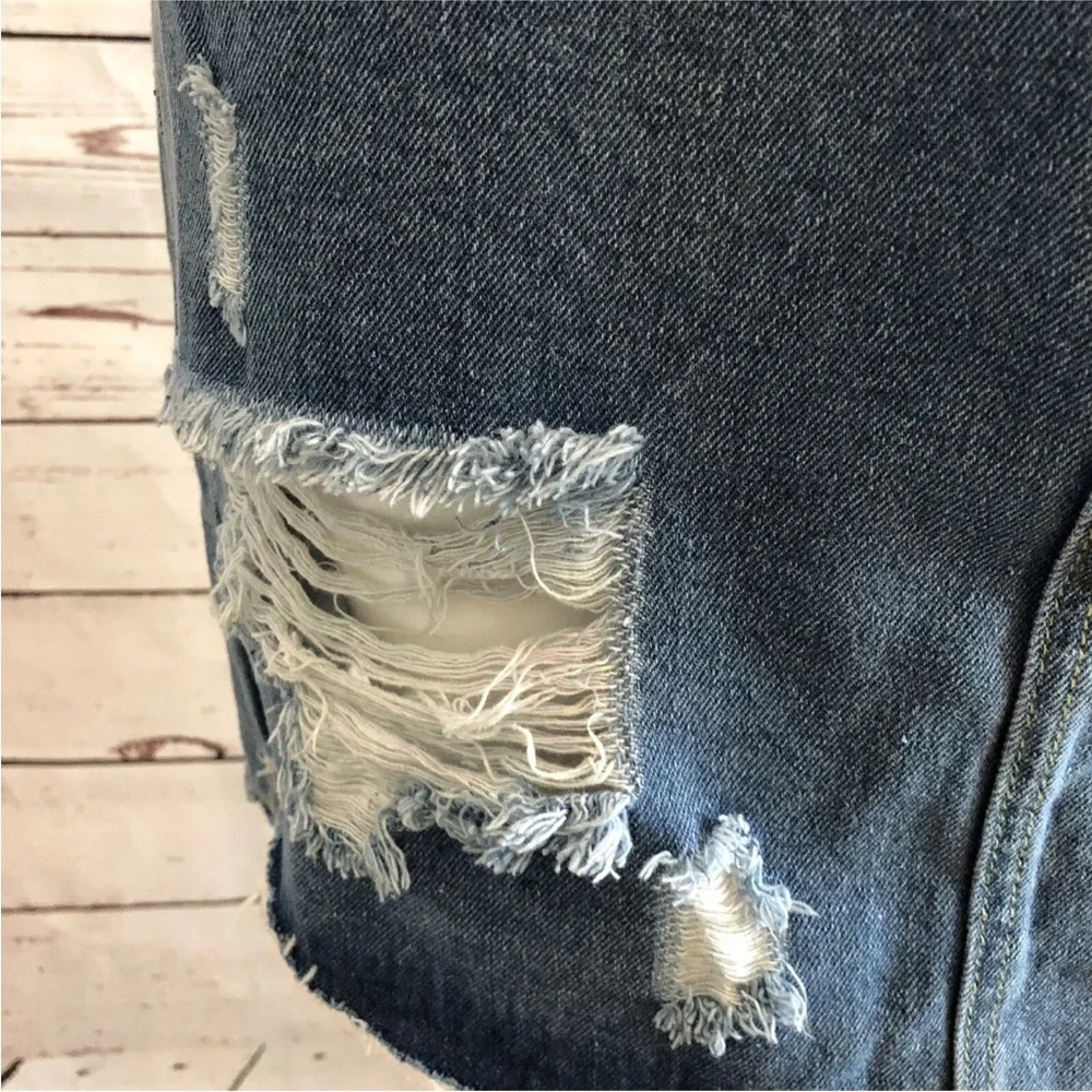 Boohoo Denim Mini Skirt SIZE 8 Destroyed Detail Uneven Raw Hem Medium Wash NWT